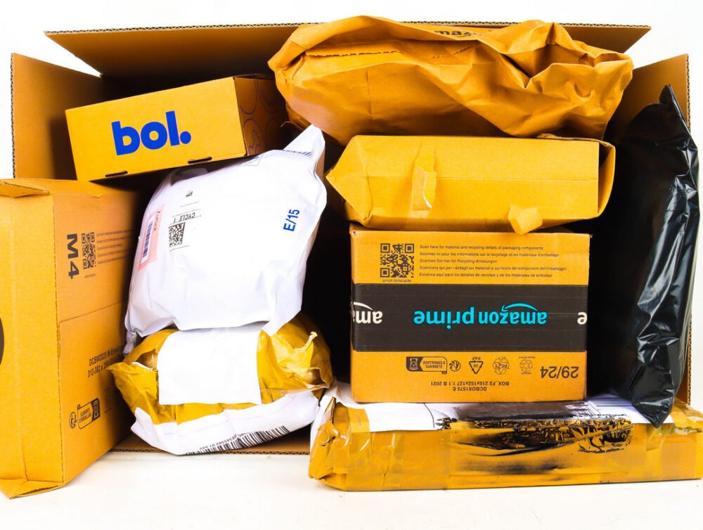 XL Doos met Ongeopende Postpakketten