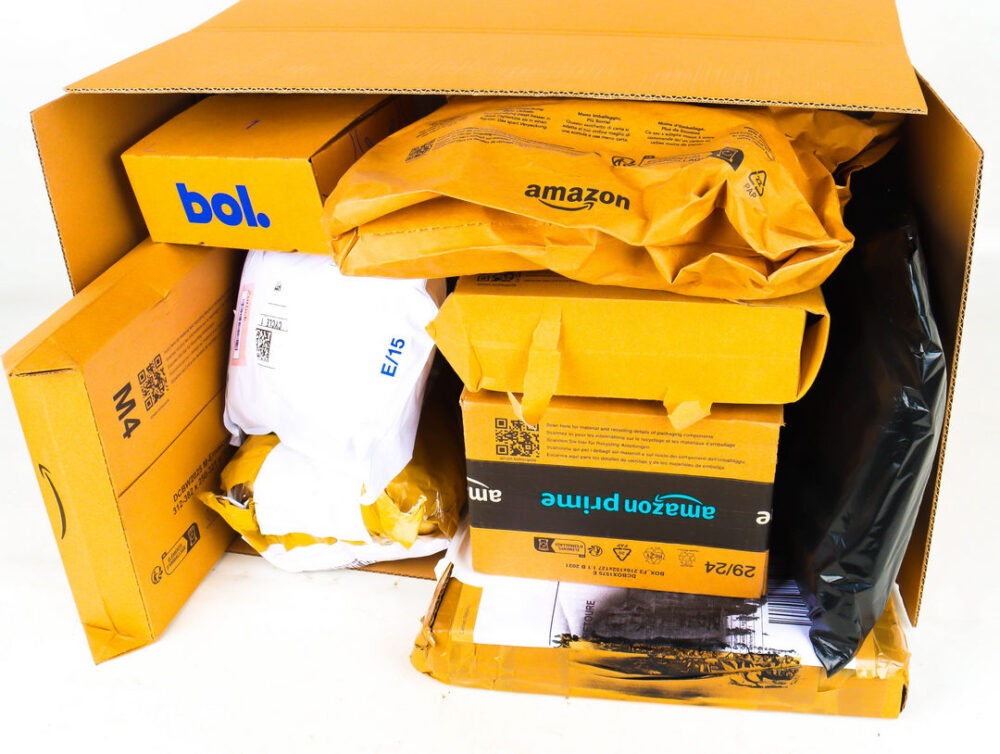 XL Doos met Ongeopende Postpakketten