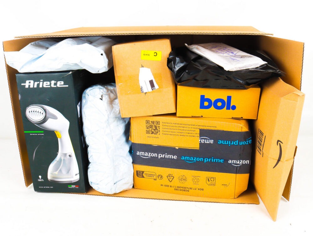 XL Doos met Ongeopende Postpakketten