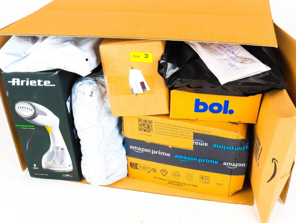 XL Doos met Ongeopende Postpakketten