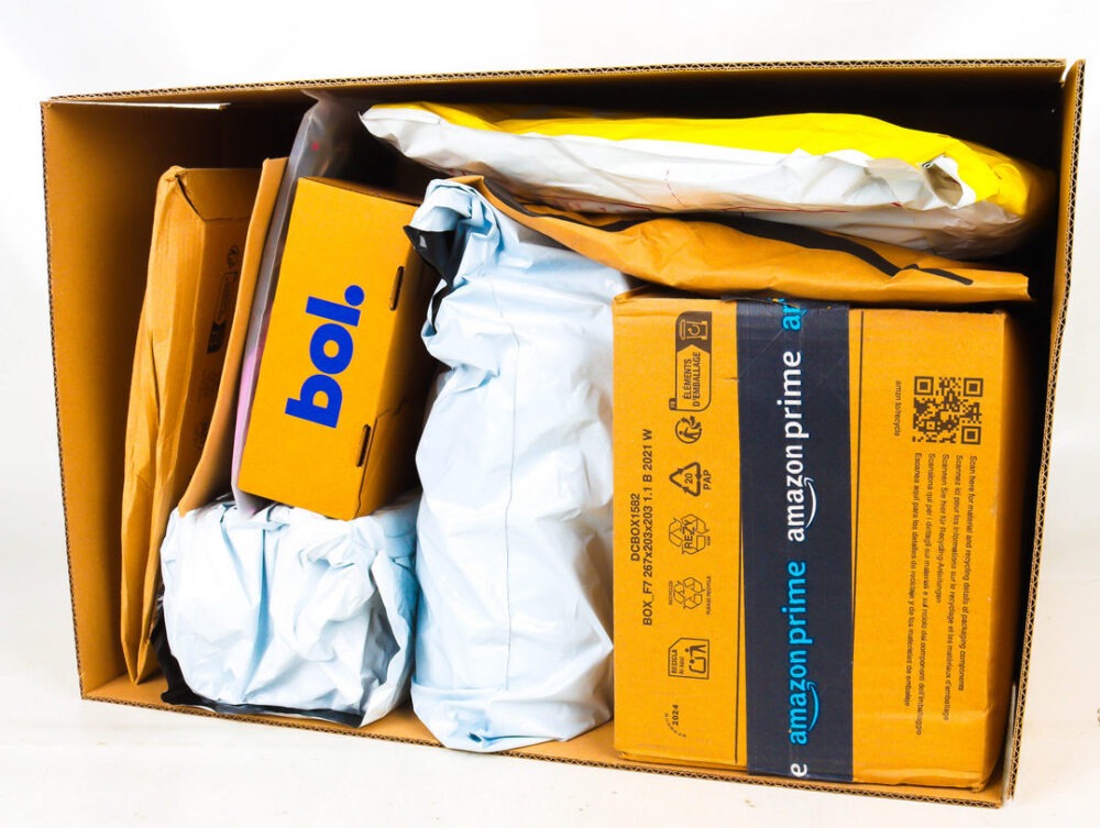 XL Doos met Ongeopende Postpakketten