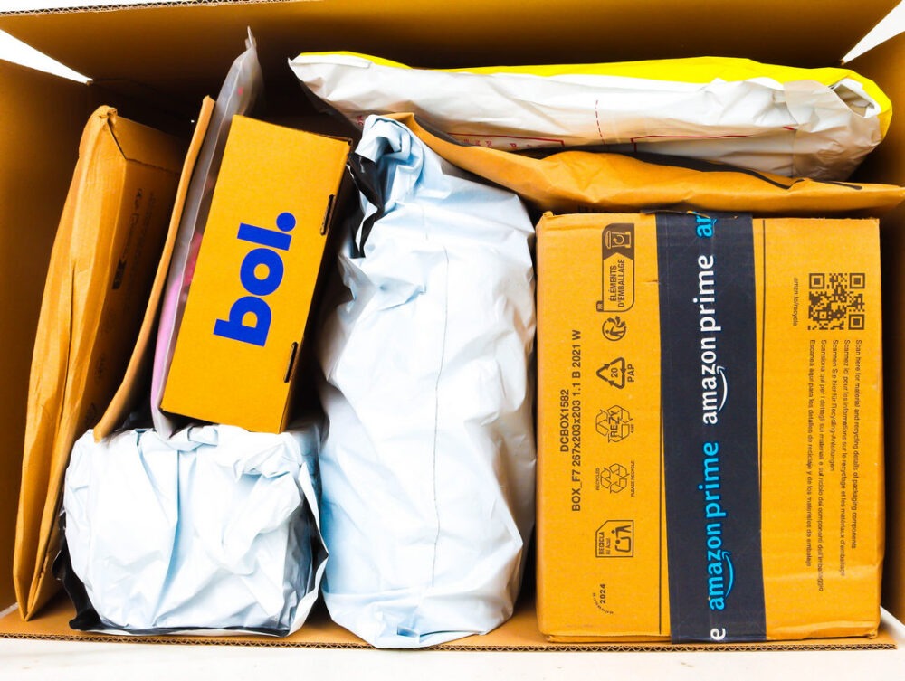 XL Doos met Ongeopende Postpakketten