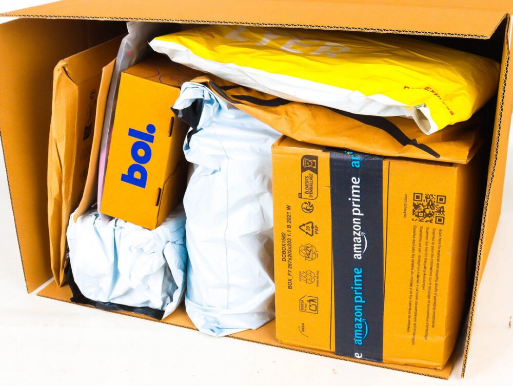 XL Doos met Ongeopende Postpakketten