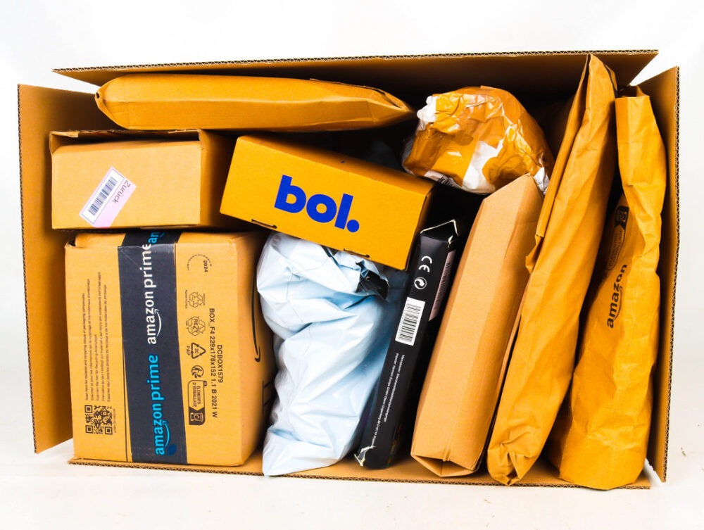 XL Doos met Ongeopende Postpakketten