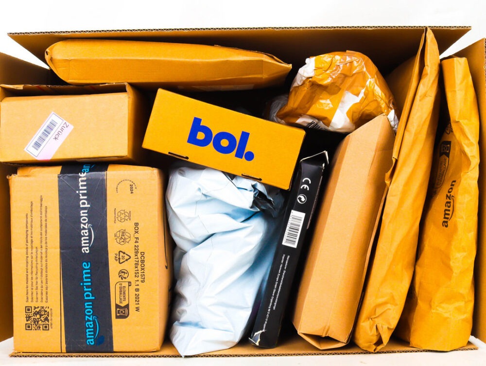 XL Doos met Ongeopende Postpakketten