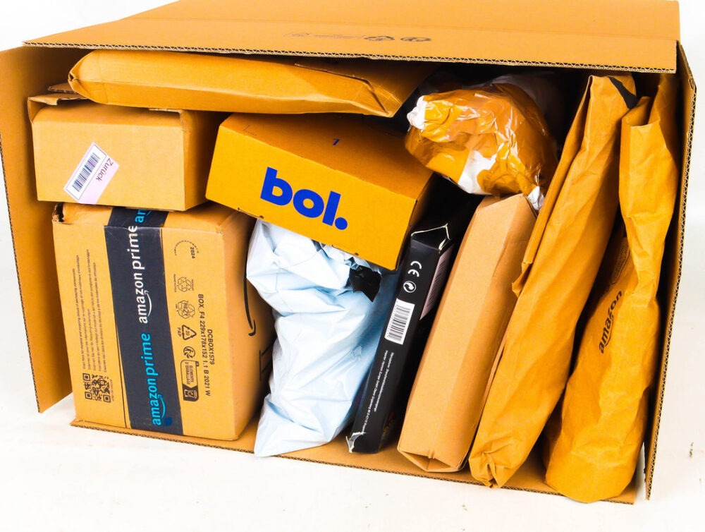 XL Doos met Ongeopende Postpakketten