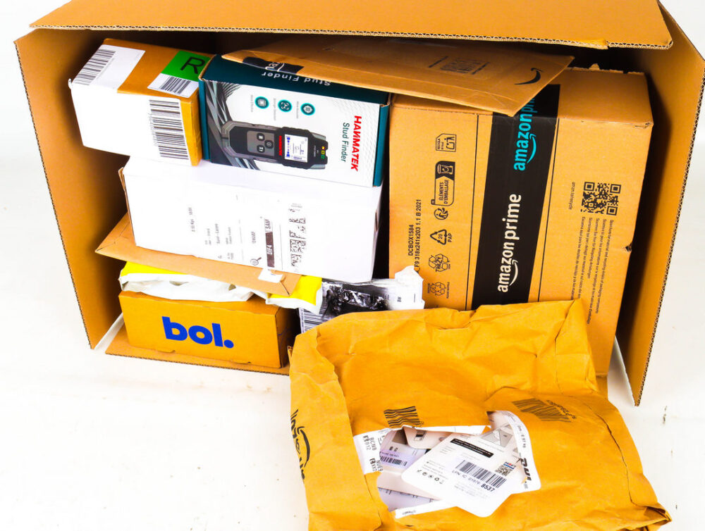 XL Doos met Ongeopende Postpakketten