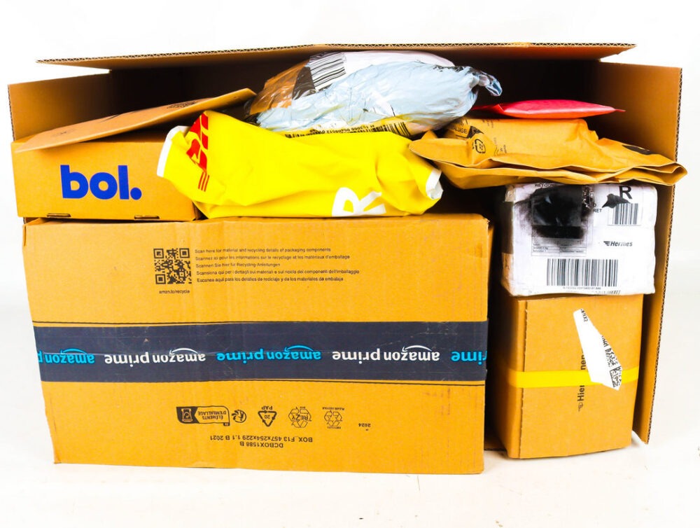 XL Doos met Ongeopende Postpakketten