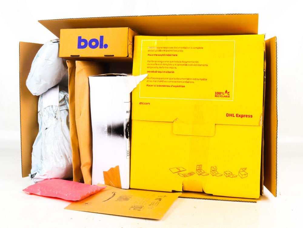 XL Doos met Ongeopende Postpakketten