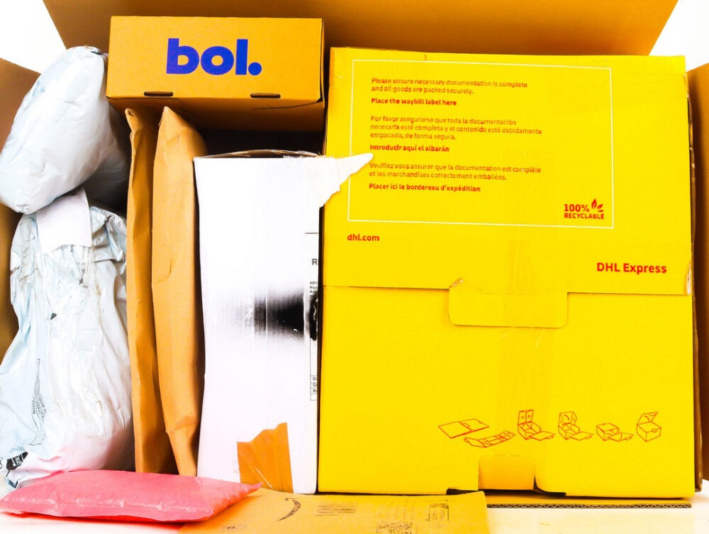 XL Doos met Ongeopende Postpakketten