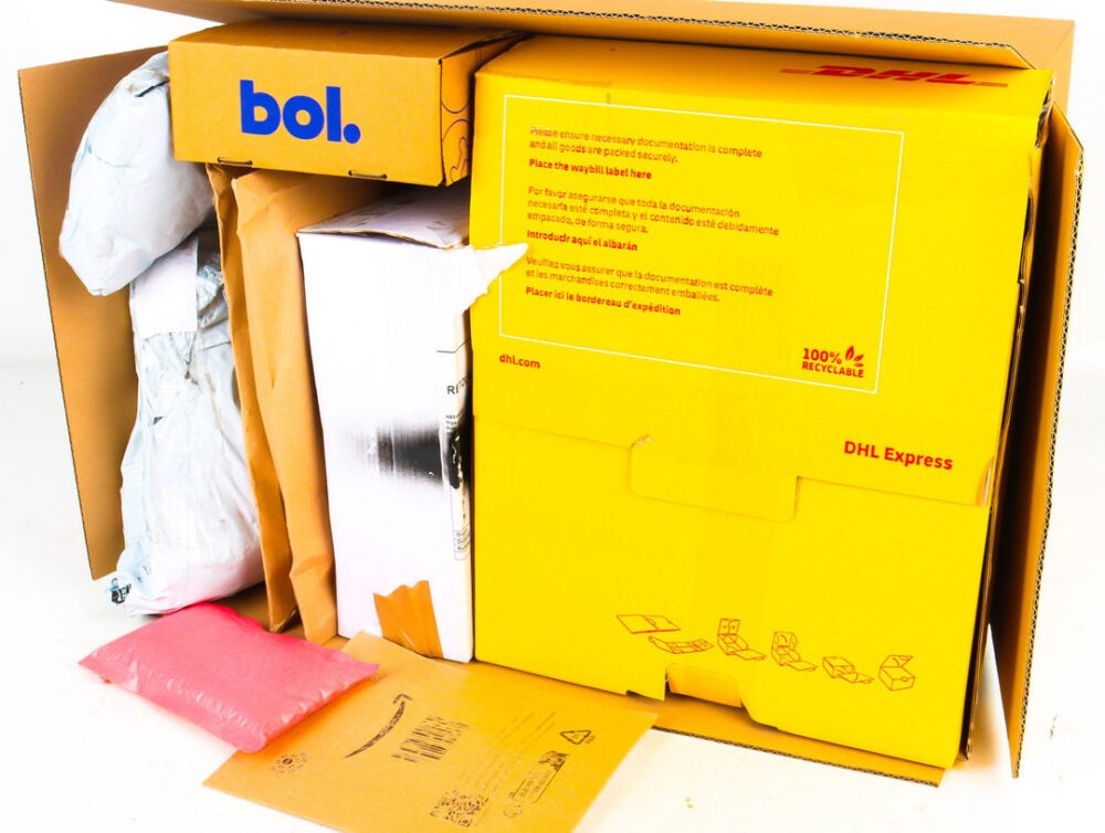 XL Doos met Ongeopende Postpakketten