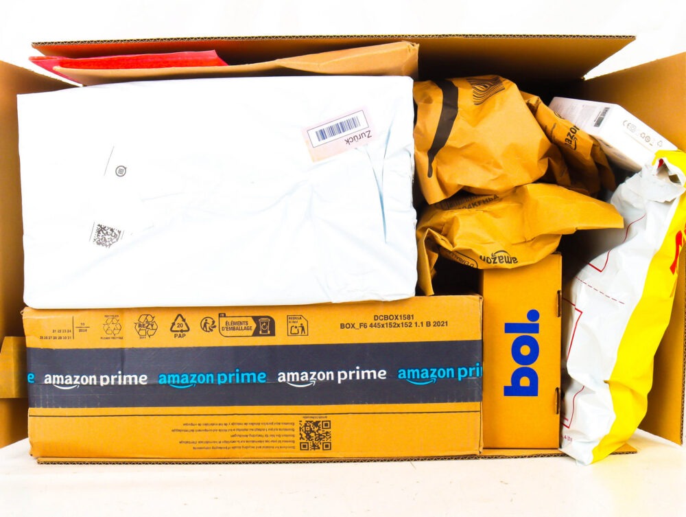 XL Doos met Ongeopende Postpakketten
