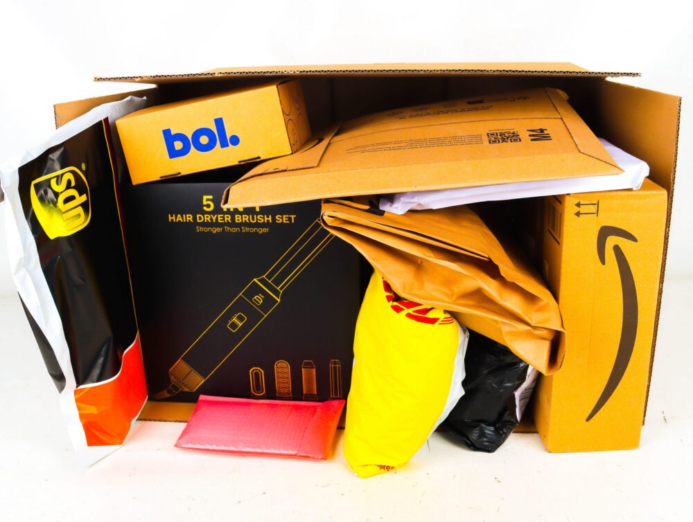 XL Doos met Ongeopende Postpakketten