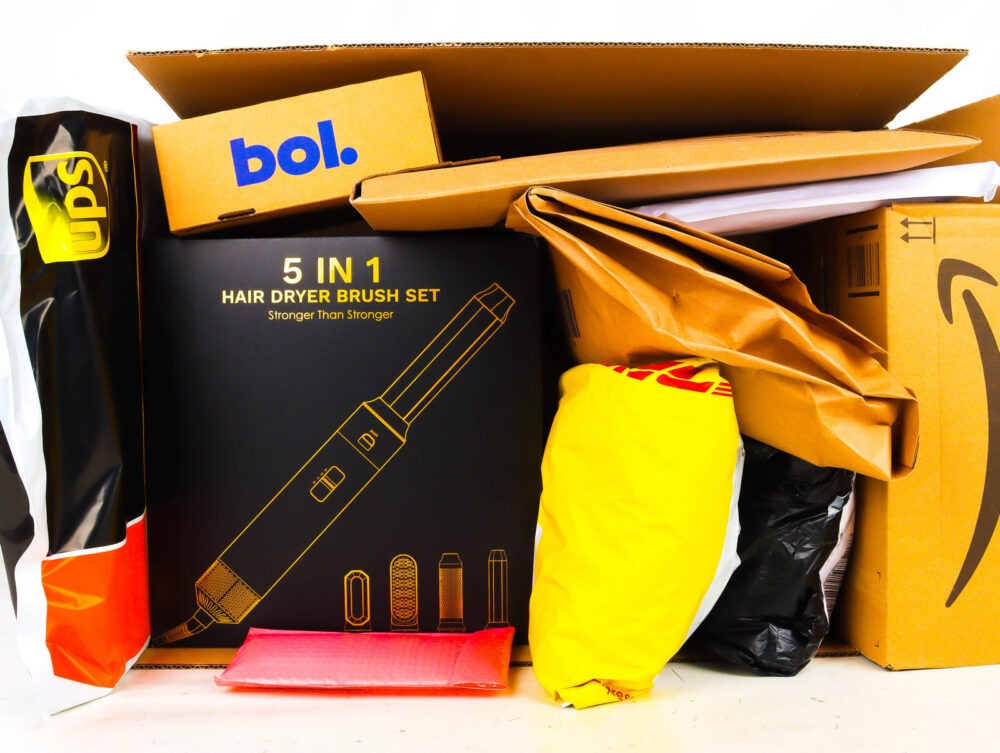 XL Doos met Ongeopende Postpakketten