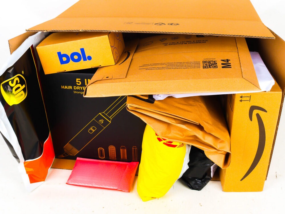 XL Doos met Ongeopende Postpakketten