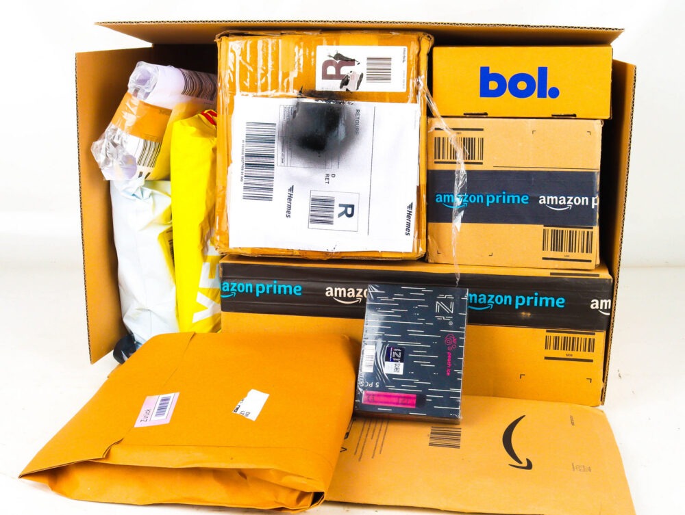 XL Doos met Ongeopende Postpakketten