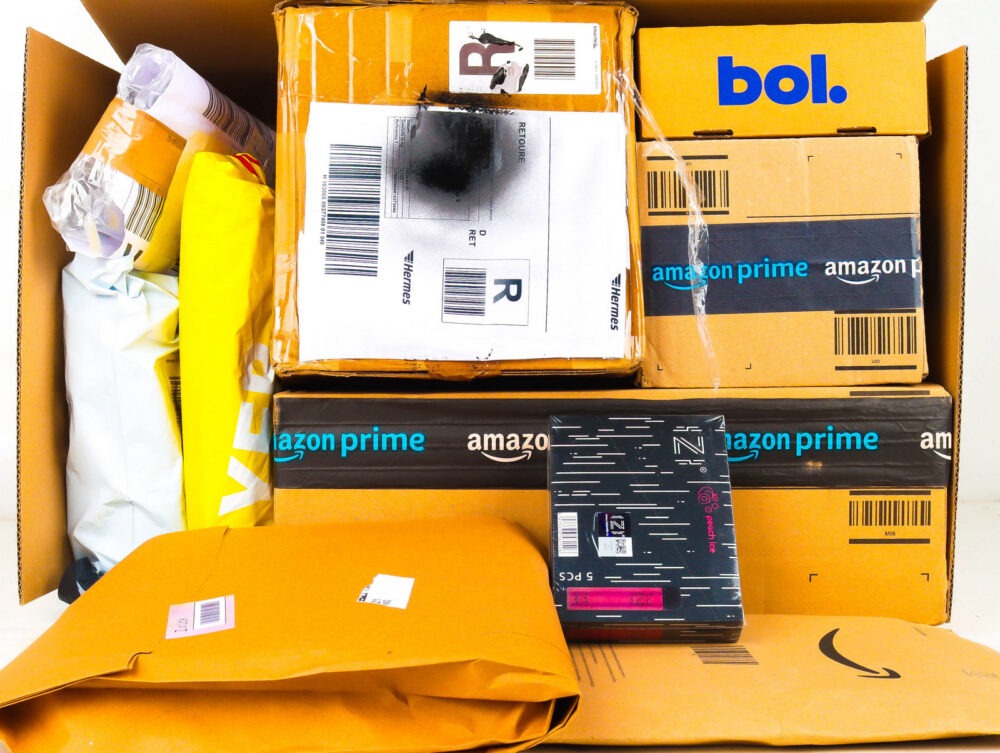 XL Doos met Ongeopende Postpakketten