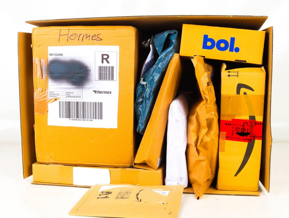 XL Doos met Ongeopende Postpakketten