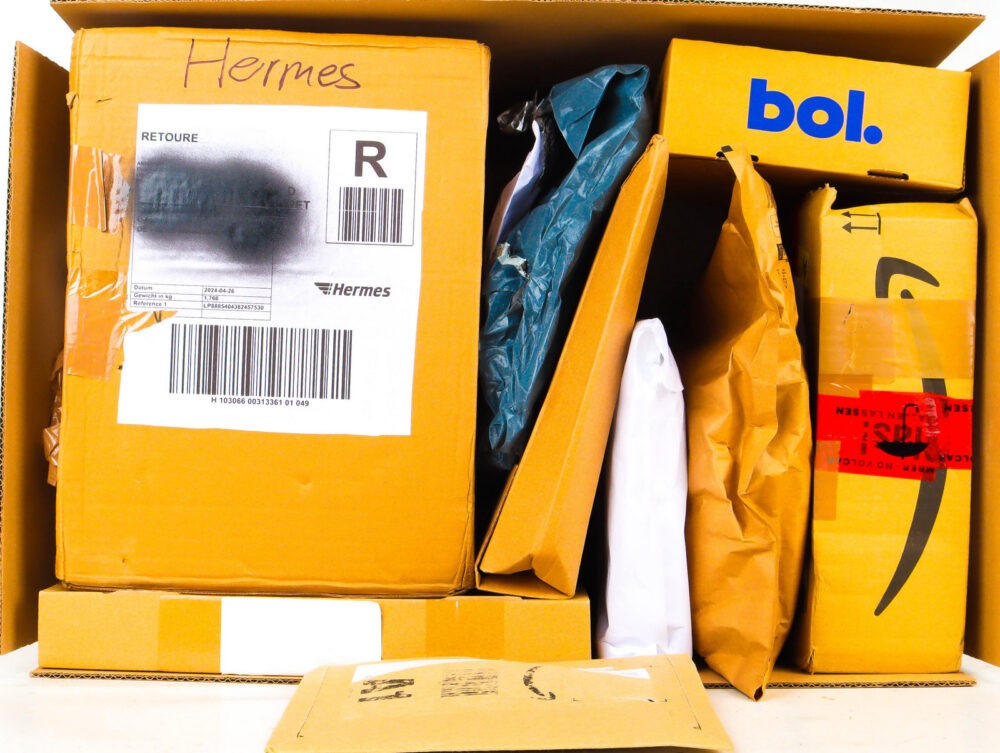 XL Doos met Ongeopende Postpakketten