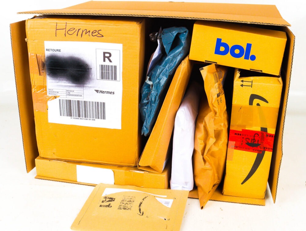 XL Doos met Ongeopende Postpakketten
