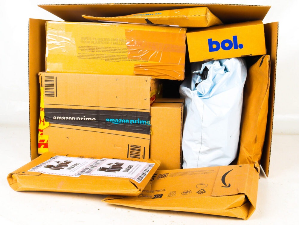 XL Doos met Ongeopende Postpakketten
