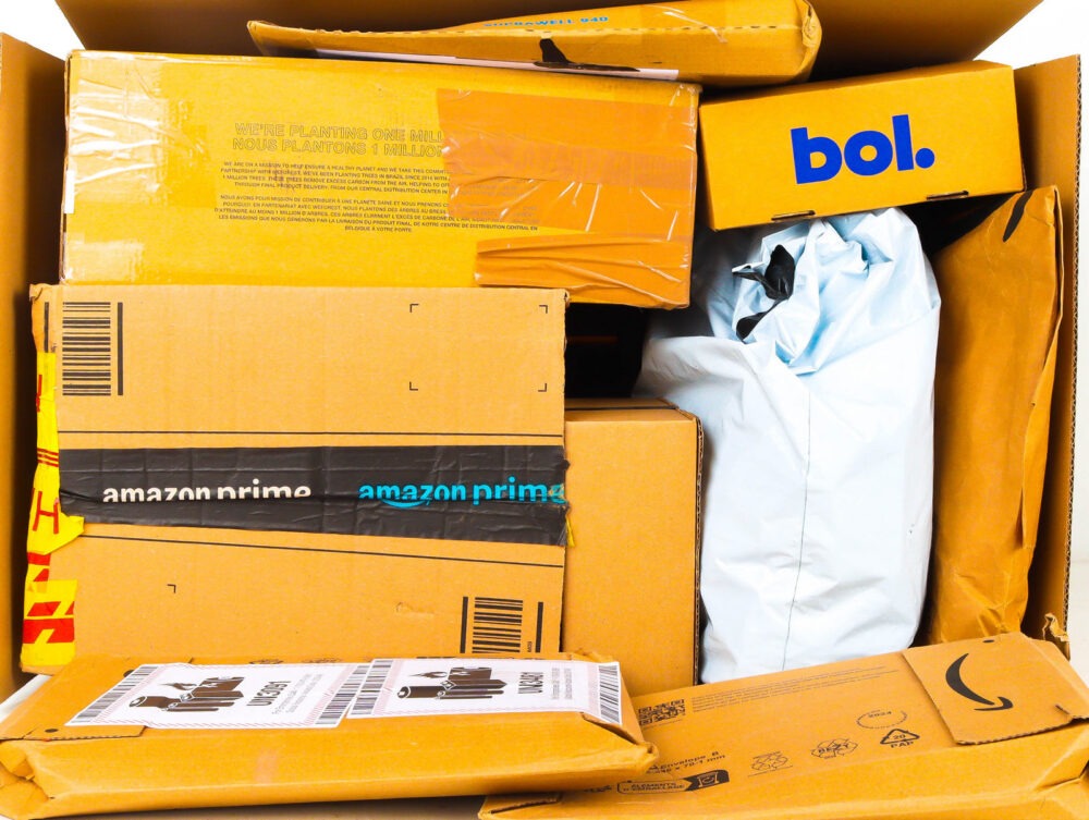 XL Doos met Ongeopende Postpakketten