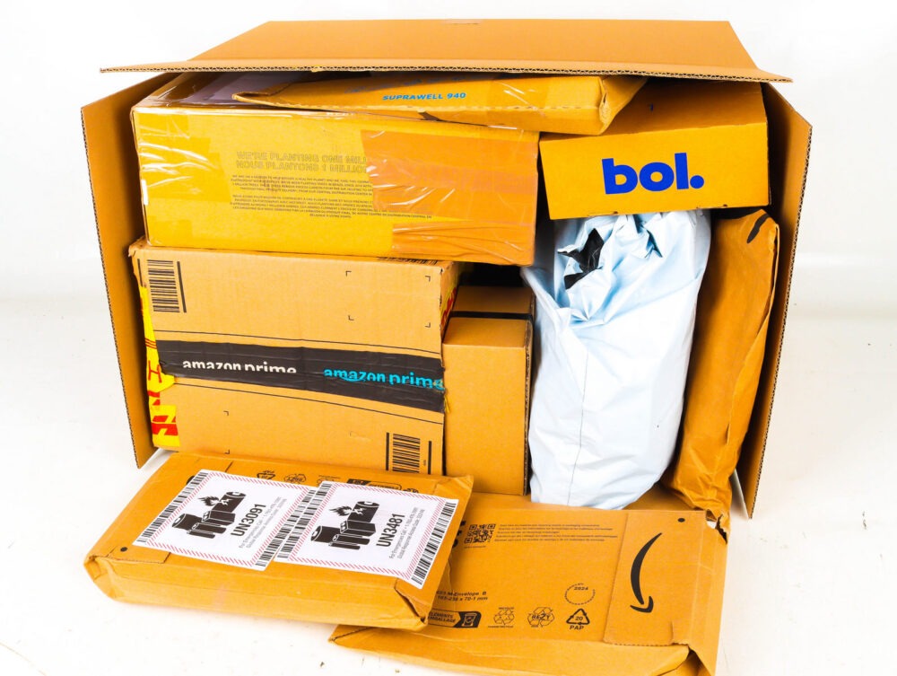 XL Doos met Ongeopende Postpakketten