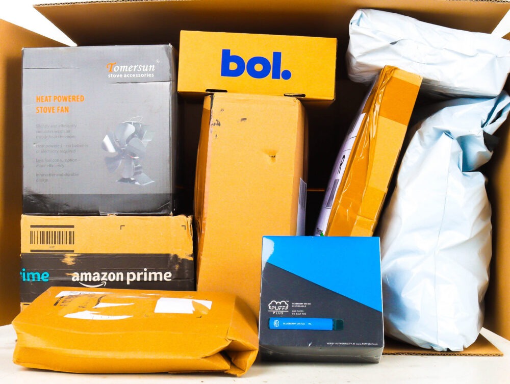 XL Doos met Ongeopende Postpakketten