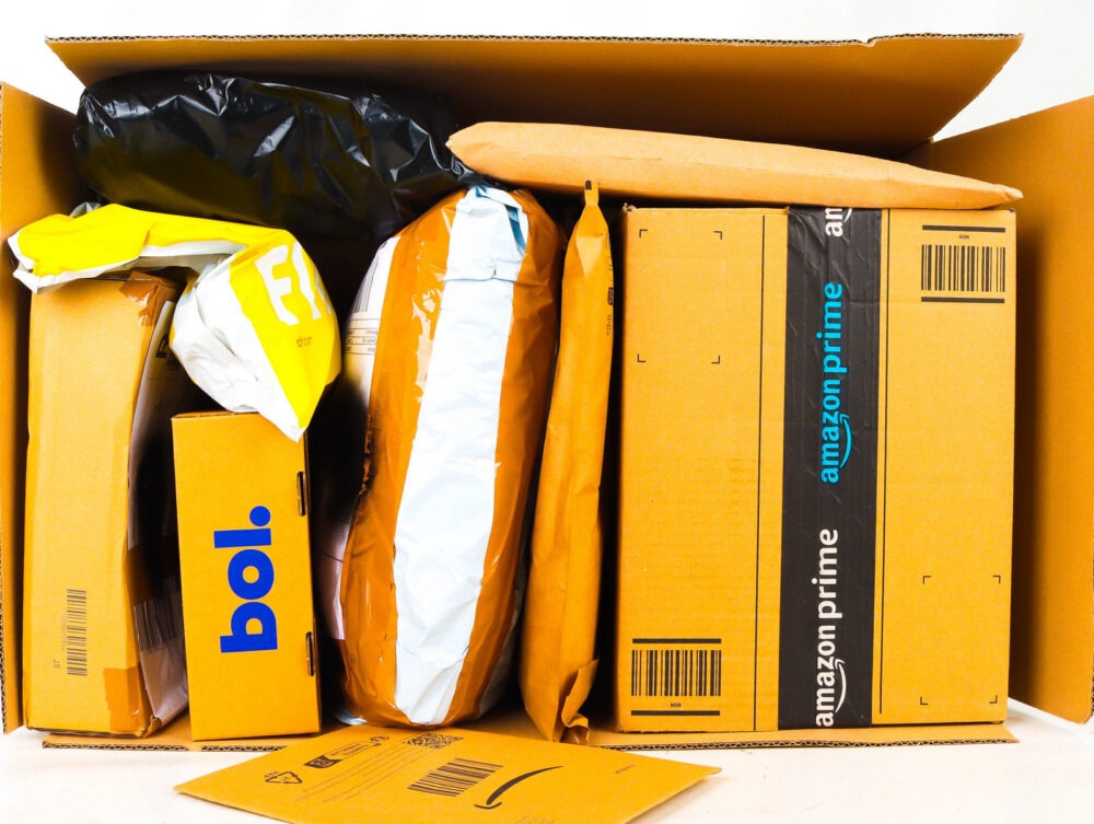 XL Doos met Ongeopende Postpakketten