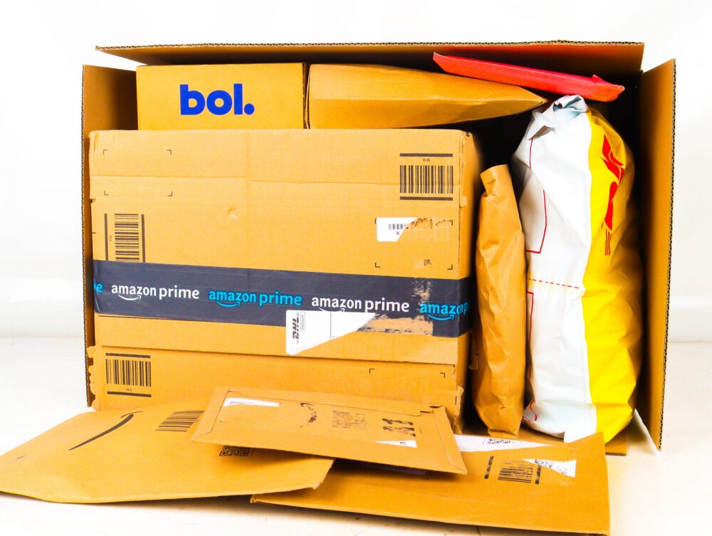 XL Doos met Ongeopende Postpakketten