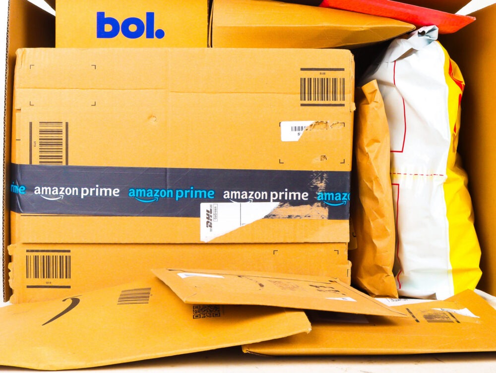 XL Doos met Ongeopende Postpakketten
