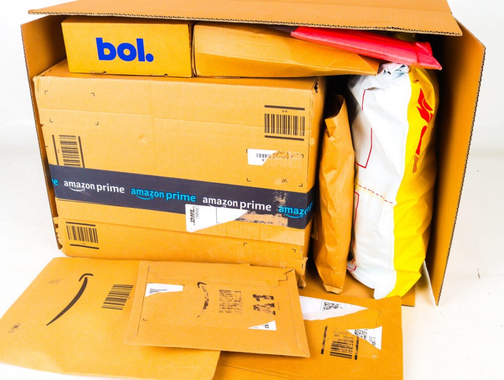XL Doos met Ongeopende Postpakketten