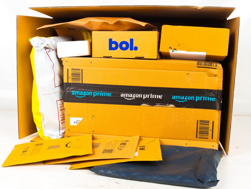 XL Doos met Ongeopende Postpakketten