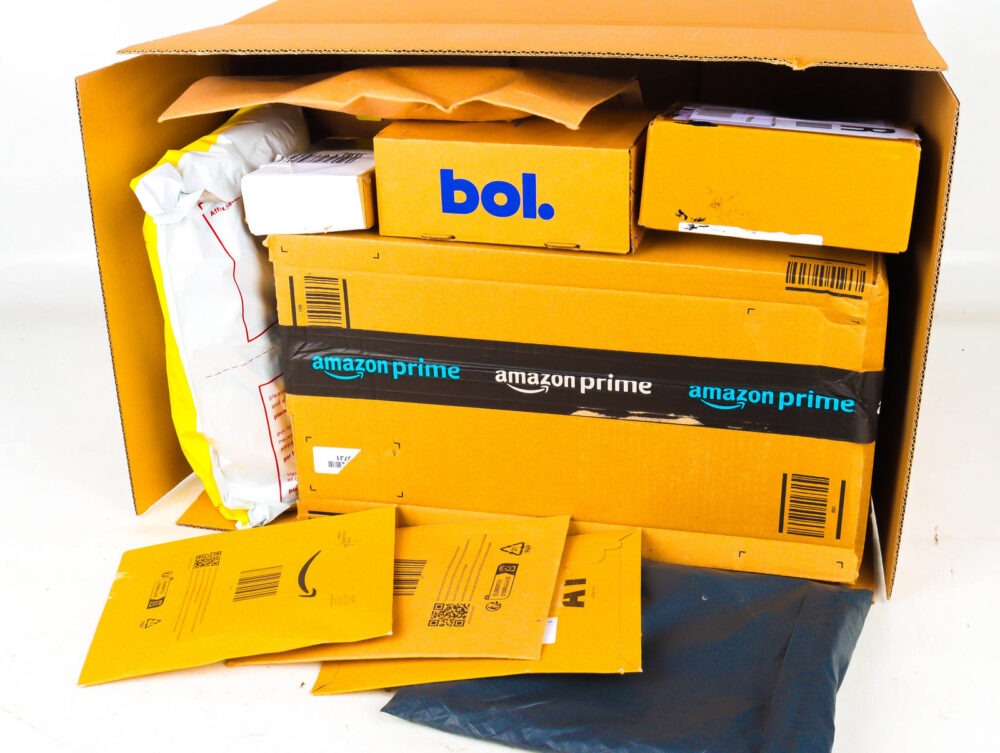 XL Doos met Ongeopende Postpakketten