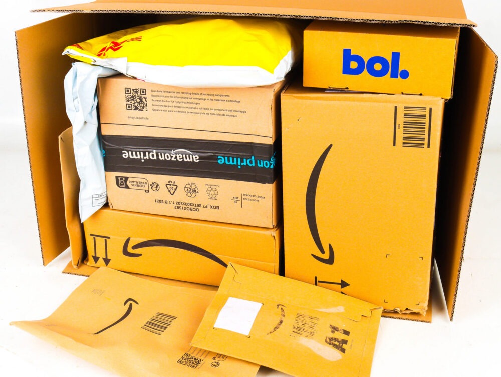 XL Doos met Ongeopende Postpakketten