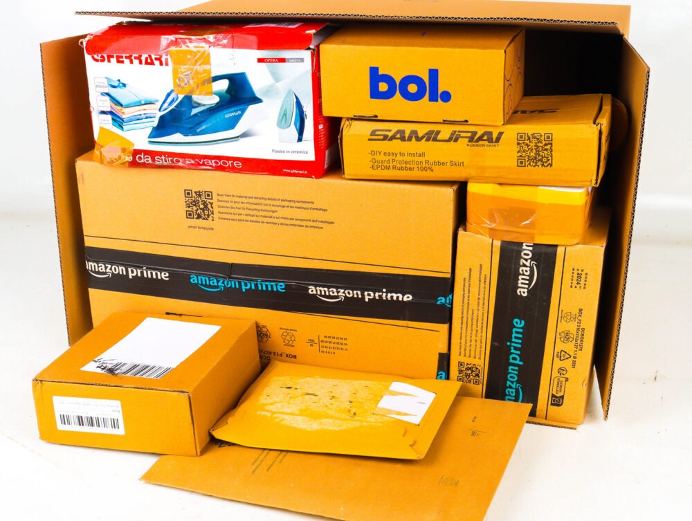 XL Doos met Ongeopende Postpakketten