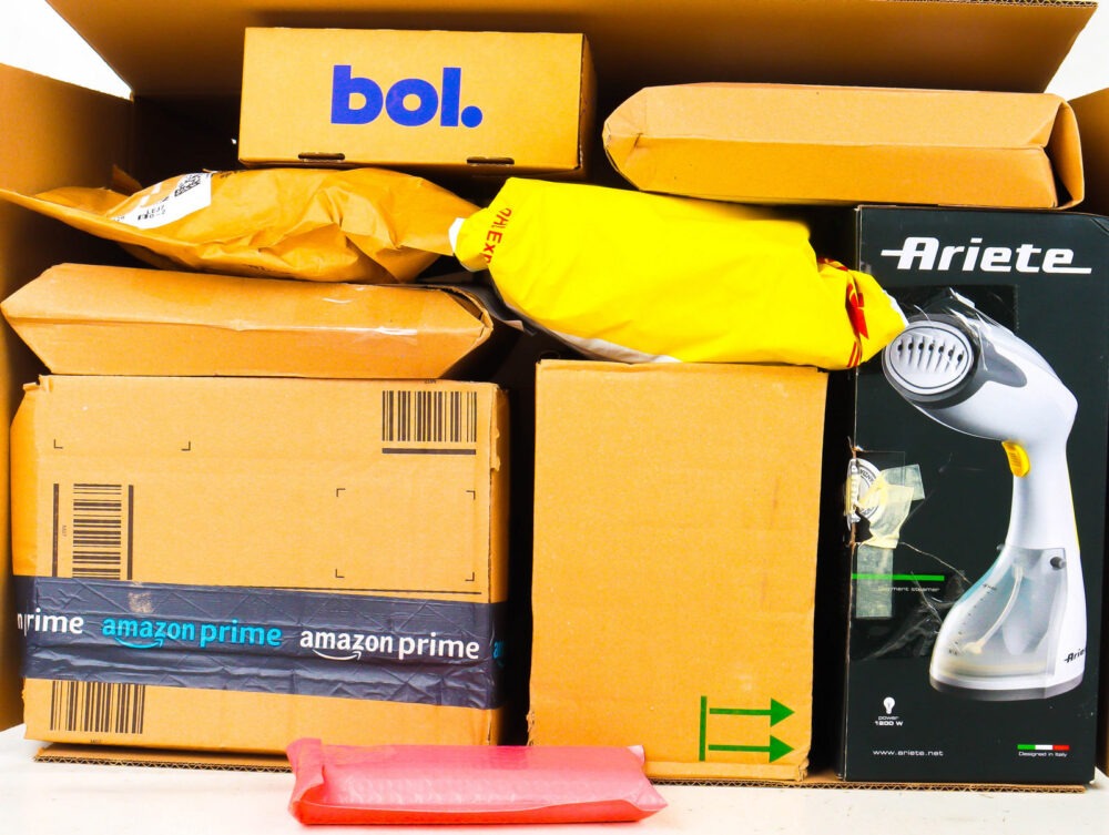 XL Doos met Ongeopende Postpakketten