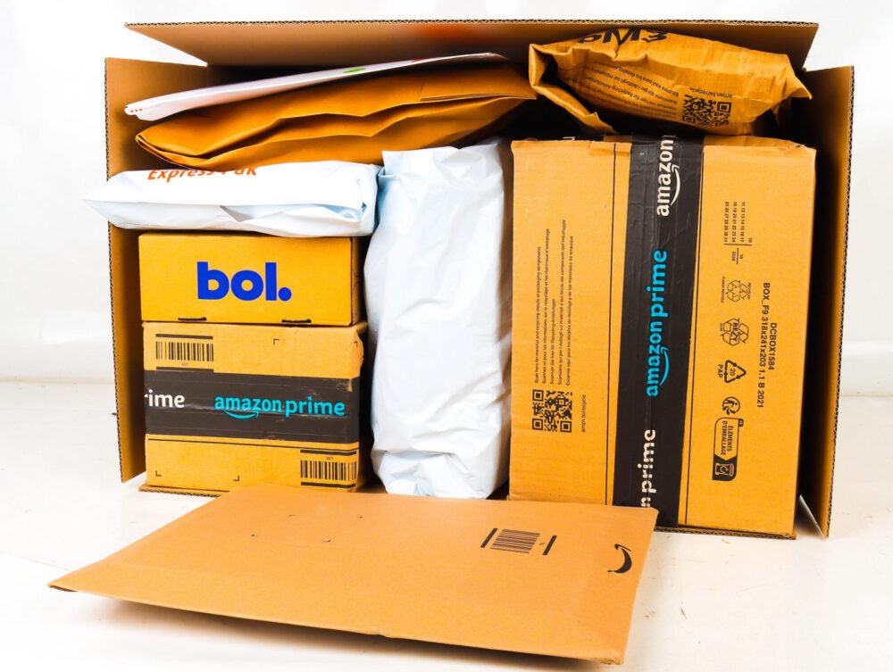 XL Doos met Ongeopende Postpakketten
