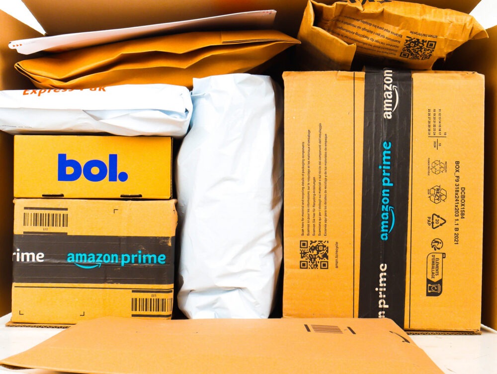 XL Doos met Ongeopende Postpakketten