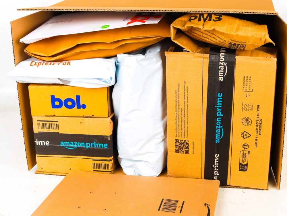 XL Doos met Ongeopende Postpakketten
