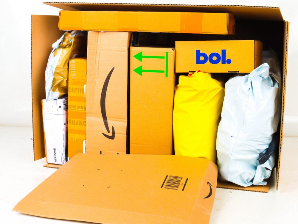 XL Doos met Ongeopende Postpakketten