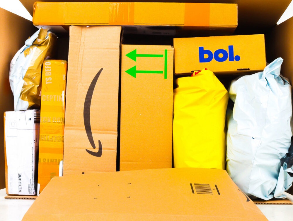 XL Doos met Ongeopende Postpakketten