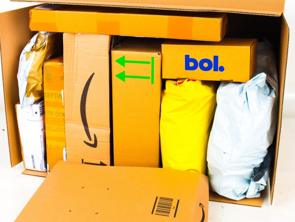 XL Doos met Ongeopende Postpakketten