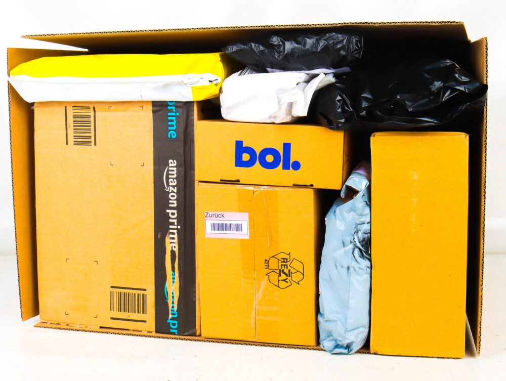 XL Doos met Ongeopende Postpakketten