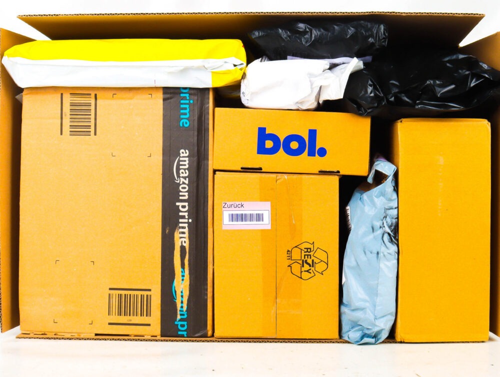 XL Doos met Ongeopende Postpakketten