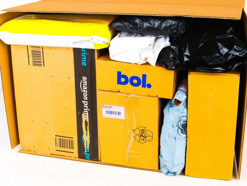 XL Doos met Ongeopende Postpakketten