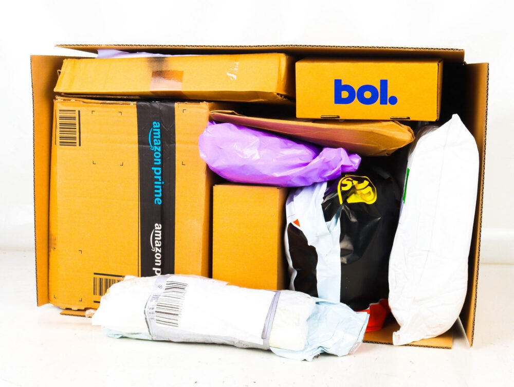 XL Doos met Ongeopende Postpakketten