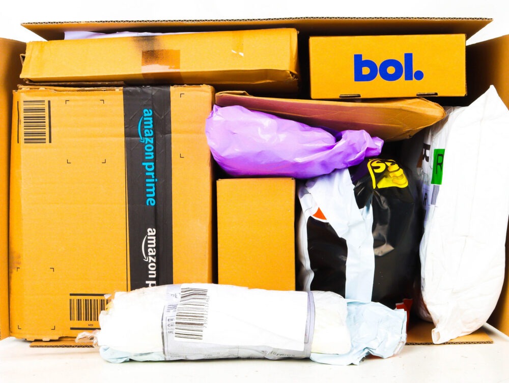 XL Doos met Ongeopende Postpakketten