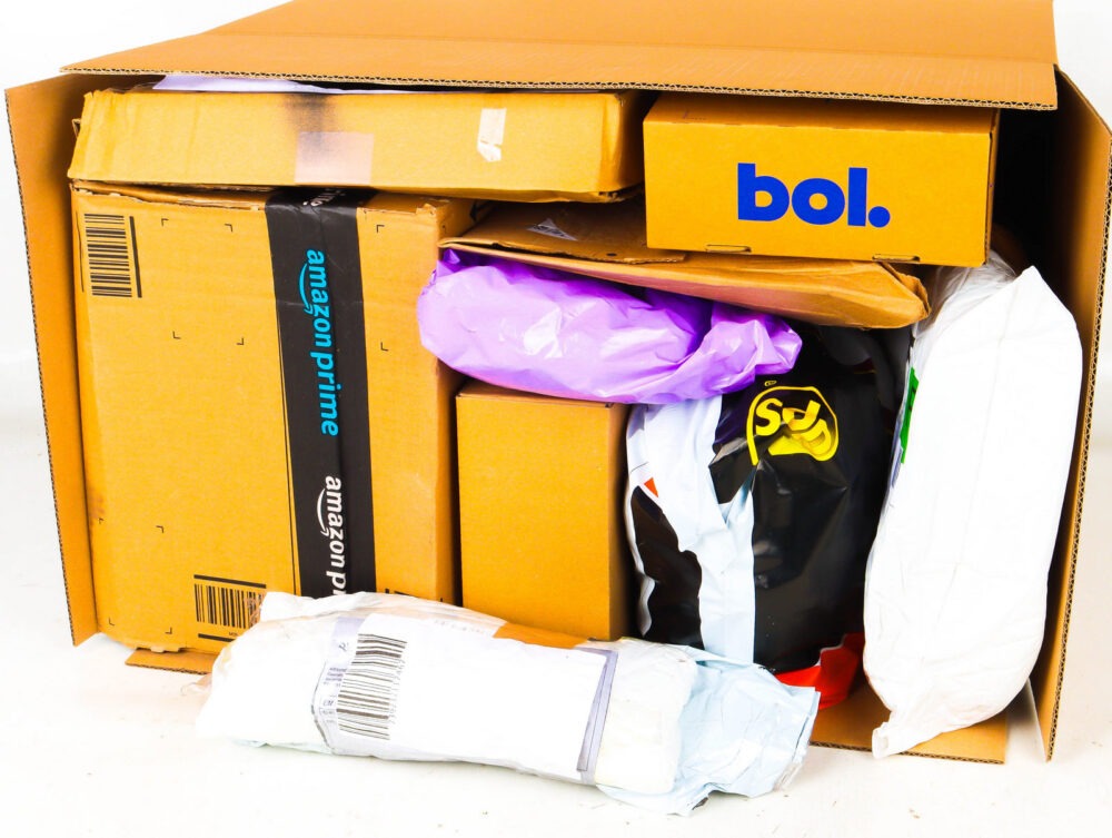 XL Doos met Ongeopende Postpakketten