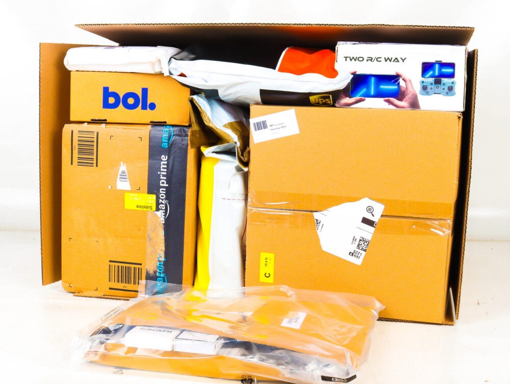 XL Doos met Ongeopende Postpakketten